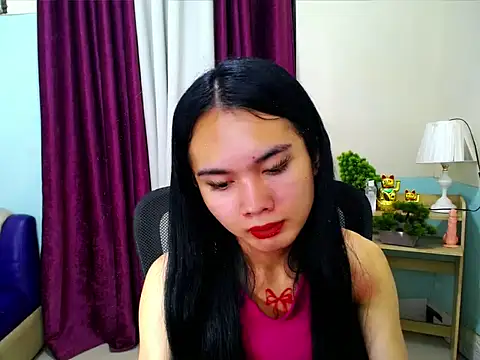 Chat XXX en directo de devine_goddess