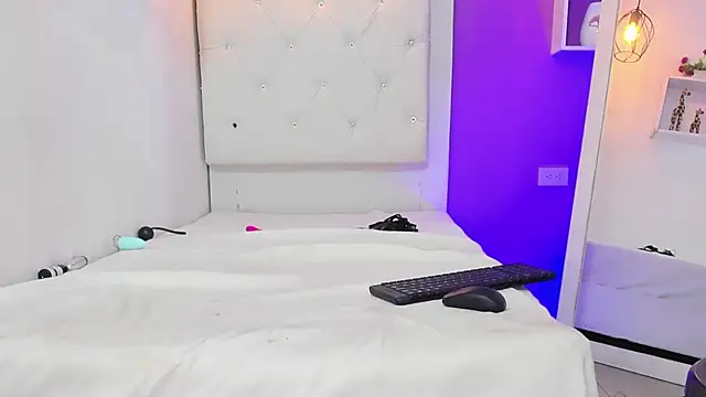 Pamela_george_hot69 élő XXX-chatje