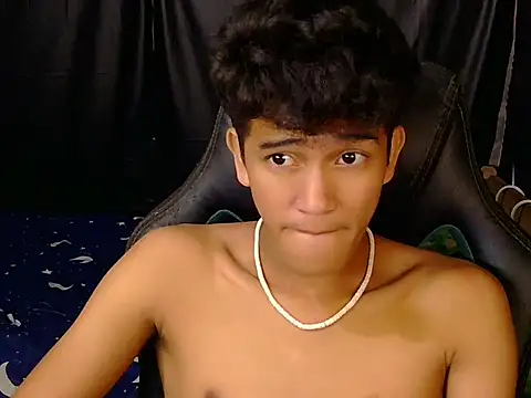 عرض كام hugekenbigcock