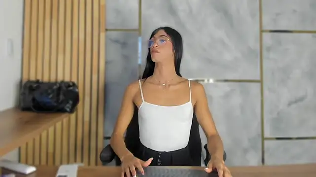 REINA_ADAHARA's Webcam Show