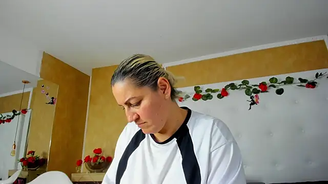 Heidy_milf's Live XXX Chat