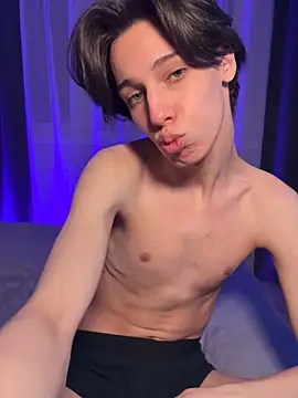 egorbitch: διαδικτυακό σόου στην κάμερα