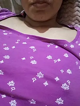 MILFybar's Live XXX Chat