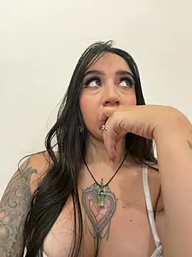 دردشة EmmyEvans1 الجنسية المباشرة