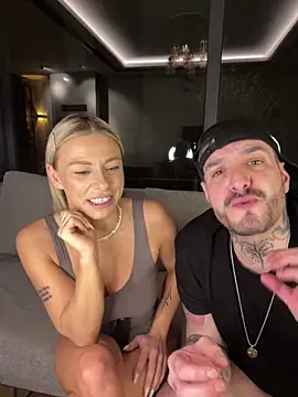 Show modela SexOnMyLvL na web-kameri