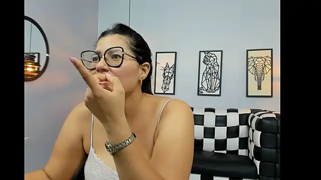 Mia_Curvyy: онлайн-секс-чат