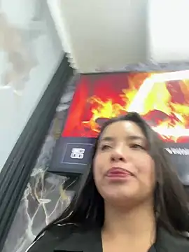 Chatroom XXX en direct de Miss_Bella_Flame