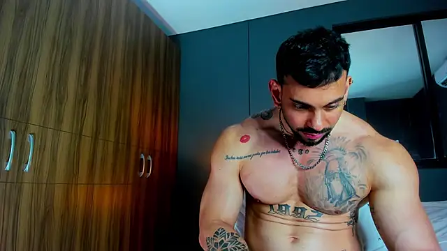 massimo_visconti's Webcam Show