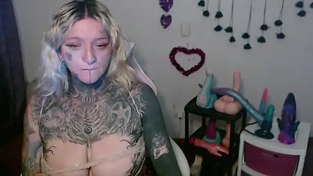 SLOPPYTITSS live XXX chat