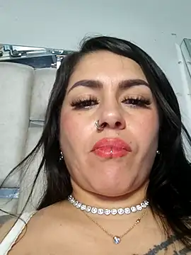 chelaqueen_ Adlı Modelin Canlı XXX Sohbeti