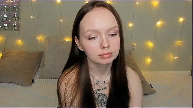 IvyHornyCore Chat XXX in diretta