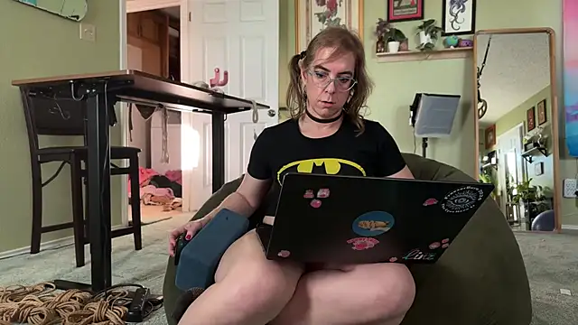 MirandaFlowers élő XXX-chatje