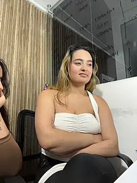 دردشة Antonella_Julieta الجنسية المباشرة