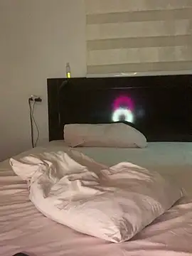 MISSMAYSROOM: απευθείας συνομιλία ΧΧΧ