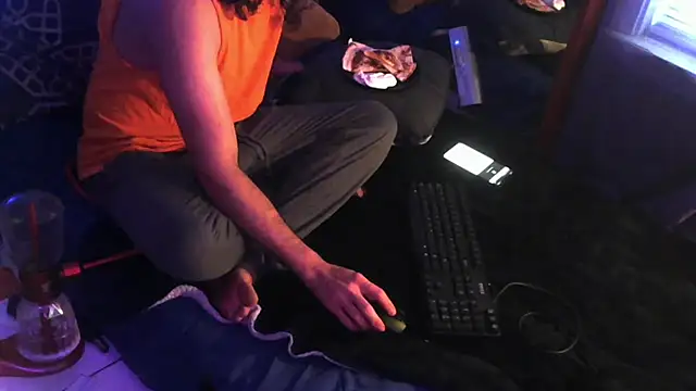 PNPSPUN1: διαδικτυακό σόου στην κάμερα