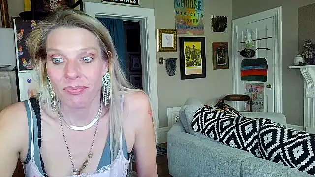 Glamazing Adlı Modelin Canlı XXX Sohbeti