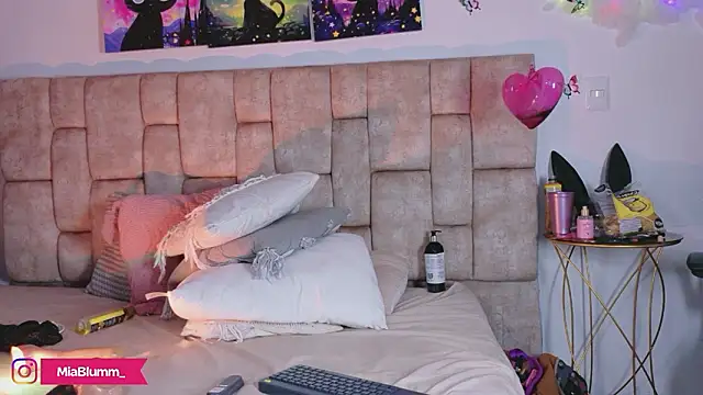 MiiaBlumm_ live XXX chat