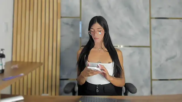 REINA_ADAHARA's Webcam Show