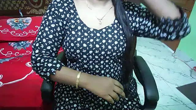 BengaliQueenStar Adlı Modelin Canlı XXX Sohbeti