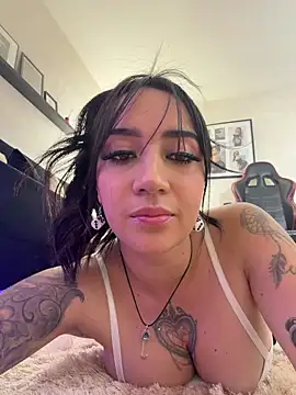 EmmyEvans1's Live XXX Chat