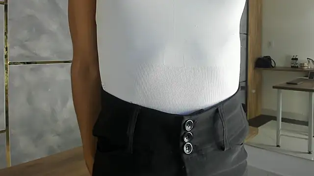 REINA_ADAHARA Show in webcam