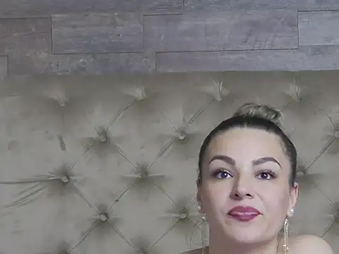 AvaCherryn Webbikameraesitys