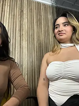 Chat +18 de Antonella_Julieta ao vivo