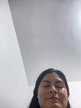 Mikaela43 Show Webcam