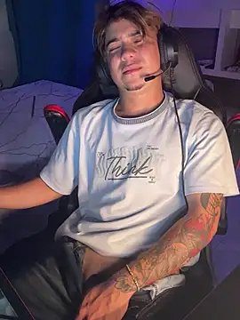 Pertunjukan Kamera Web AngelLatinBoy