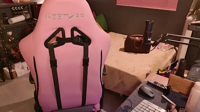 แชท XXX สดของ AloraLohr