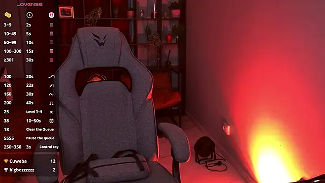 OliviaMcClean 即時 XXX 聊天