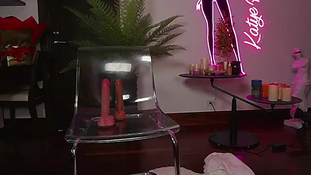 KatyeraveのライブXXXチャット