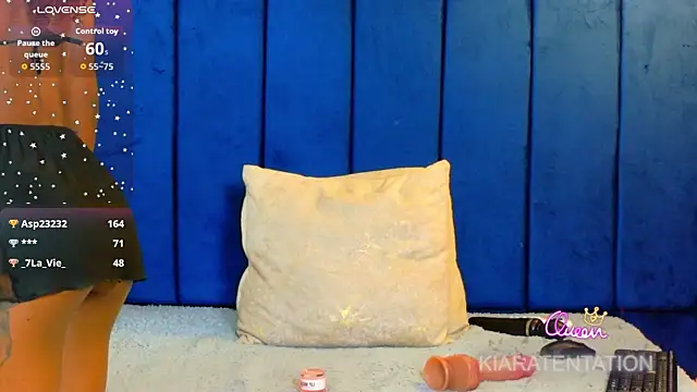 kiaratentation: διαδικτυακό σόου στην κάμερα