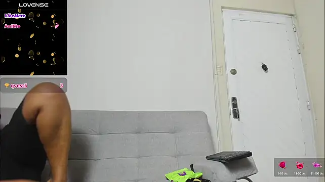 Chat +18 de AliciaMiilf ao vivo