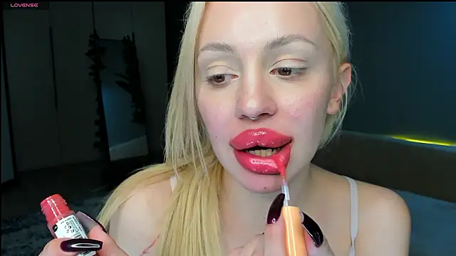 Chat +18 de Luna_Beverly ao vivo