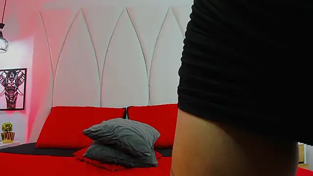 Mia_Reyesjs Adlı Modelin Canlı XXX Sohbeti