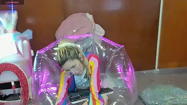 Skinygirl Adlı Modelin Canlı XXX Sohbeti