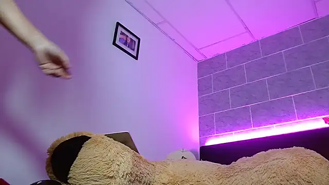 Chat +18 de Lolaa_0123 ao vivo