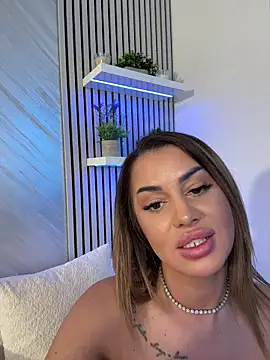 Chat +18 de KirstieVegas ao vivo