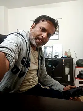 vardh033 在線直播表演