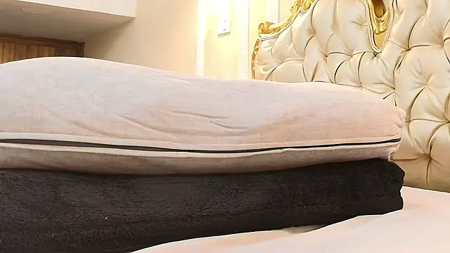 MayaBaker's Webcam Show