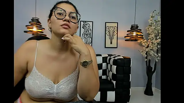 Mia_CurvyyのライブXXXチャット