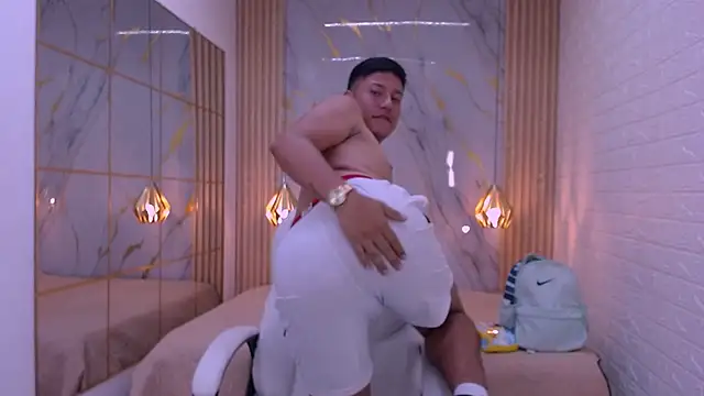 Онлайн чат XXX DominantBoy4