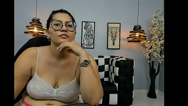 Mia_Curvyy – Live XXX-chat