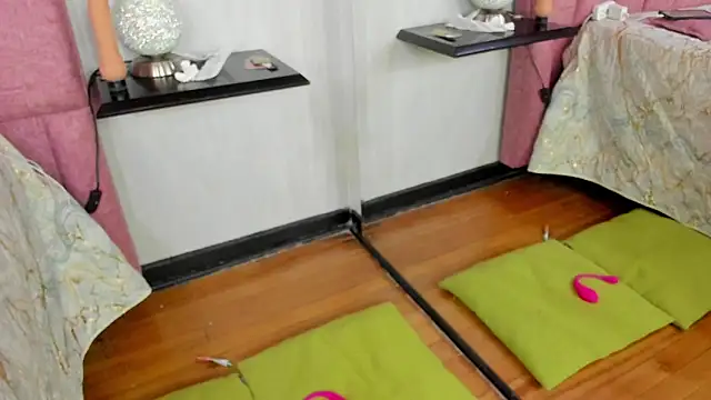 XXX chat uživo modela JennieRider