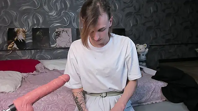 Anjela_Botton Show in webcam