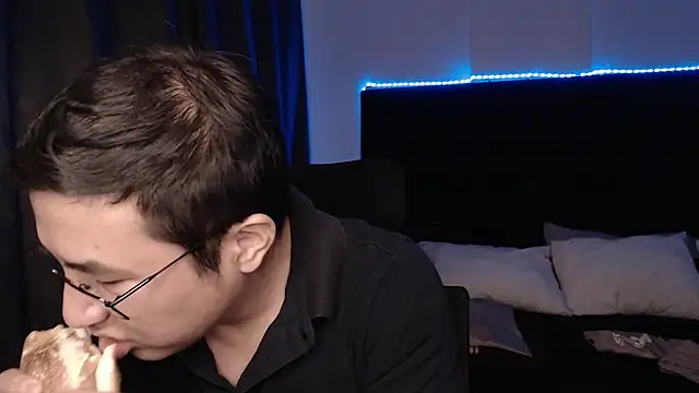 andrewmhilton_'s Webcam Show