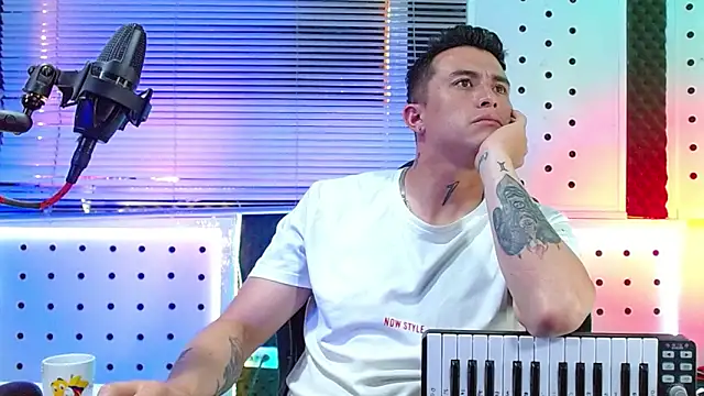 XXX chat uživo modela Godofcumxxx