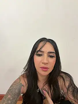 EmmyEvans1 Adlı Modelin Canlı XXX Sohbeti