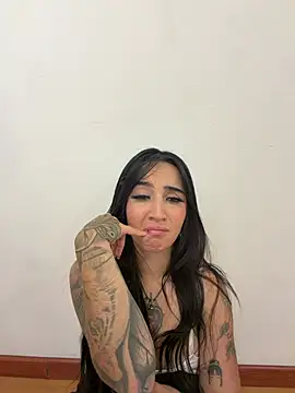 دردشة EmmyEvans1 الجنسية المباشرة